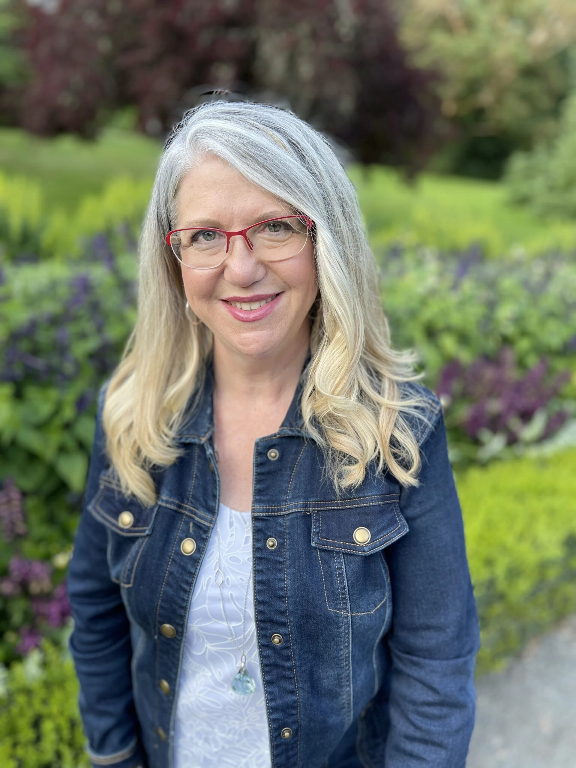 Deb Alcadinho, Founder