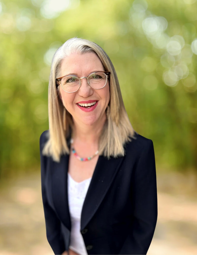 Deb Alcadinho, Amazon International Bestselling Author